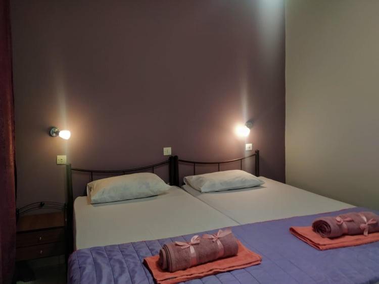 Lions 2 Studios & Apartments, Poros Island. Poros Town Exteriör bild