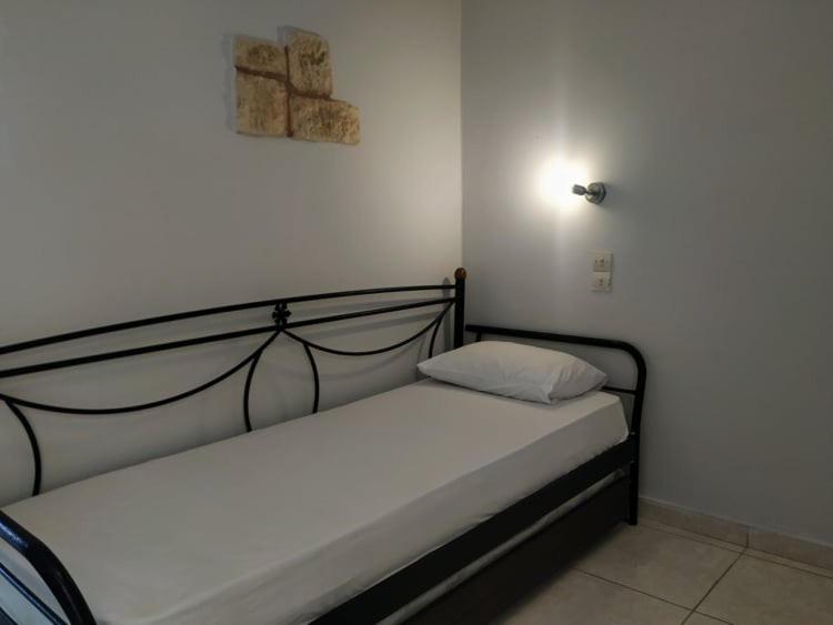 Lions 2 Studios & Apartments, Poros Island. Poros Town Exteriör bild