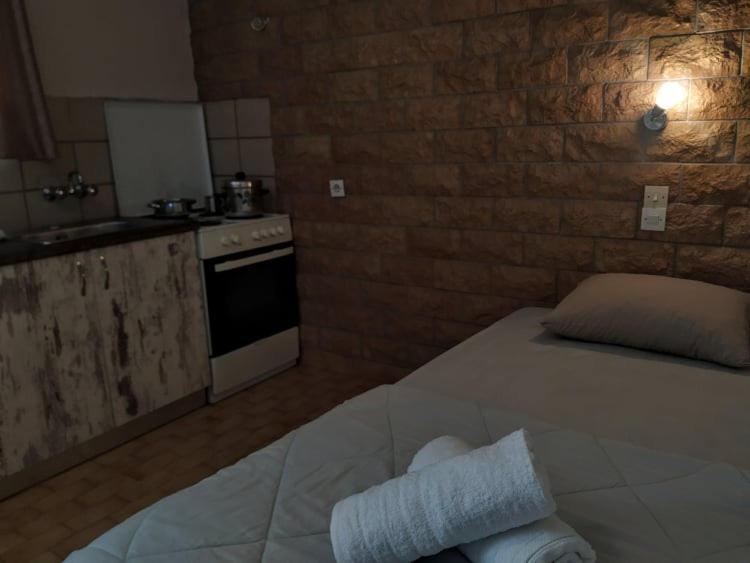 Lions 2 Studios & Apartments, Poros Island. Poros Town Exteriör bild
