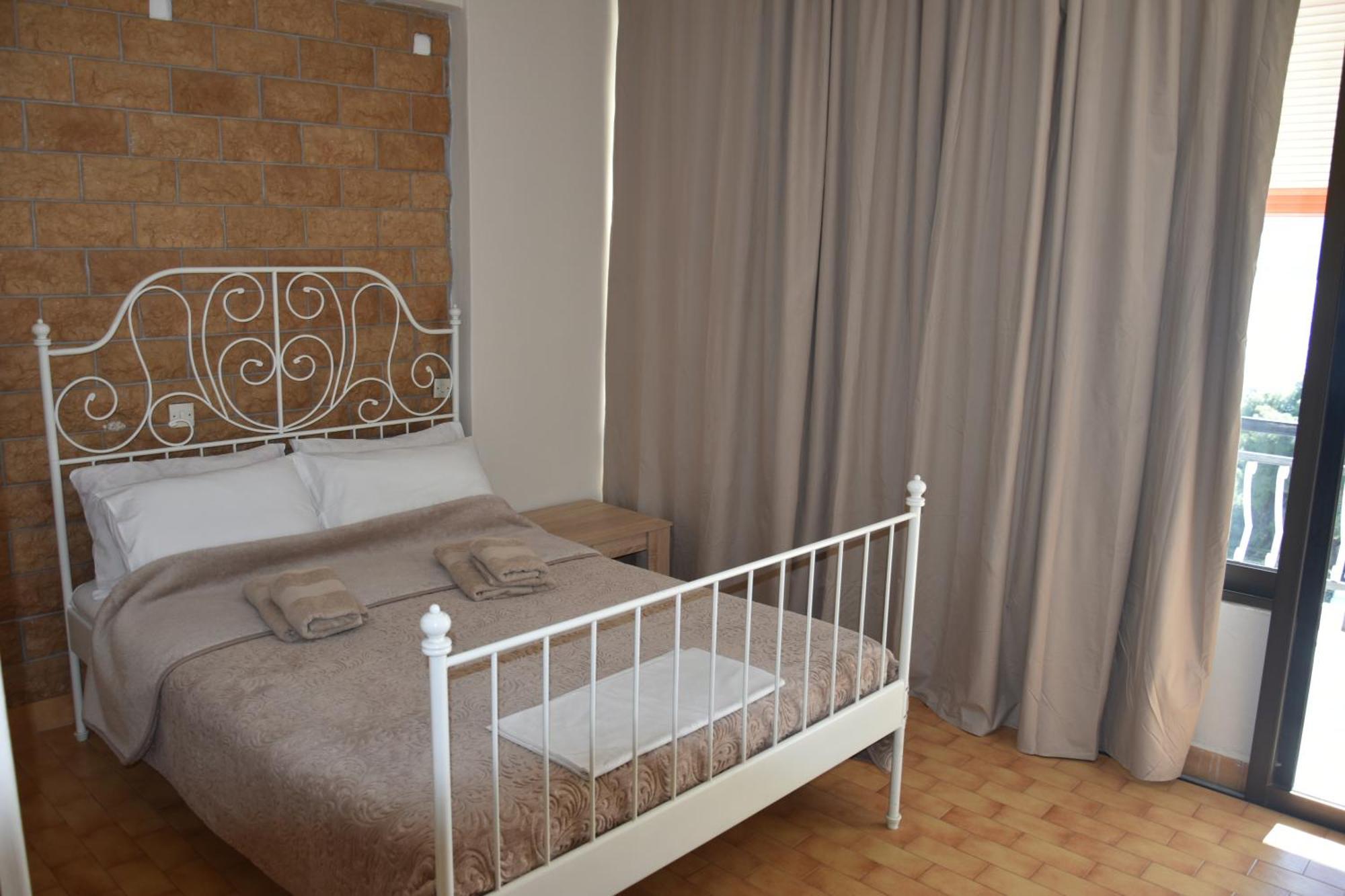 Lions 2 Studios & Apartments, Poros Island. Poros Town Exteriör bild