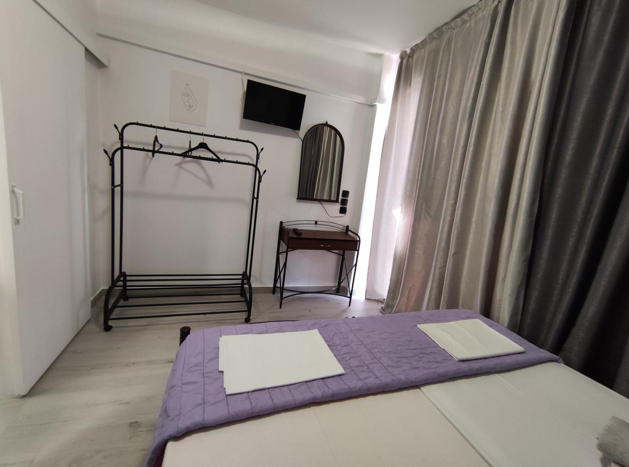 Lions 2 Studios & Apartments, Poros Island. Poros Town Exteriör bild