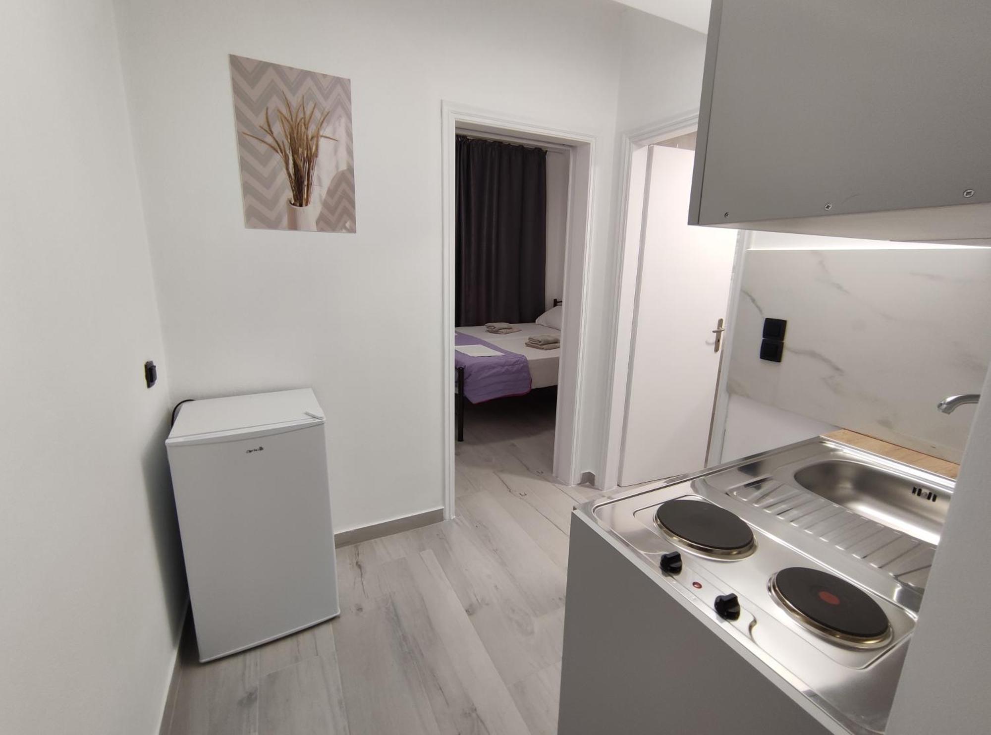 Lions 2 Studios & Apartments, Poros Island. Poros Town Exteriör bild