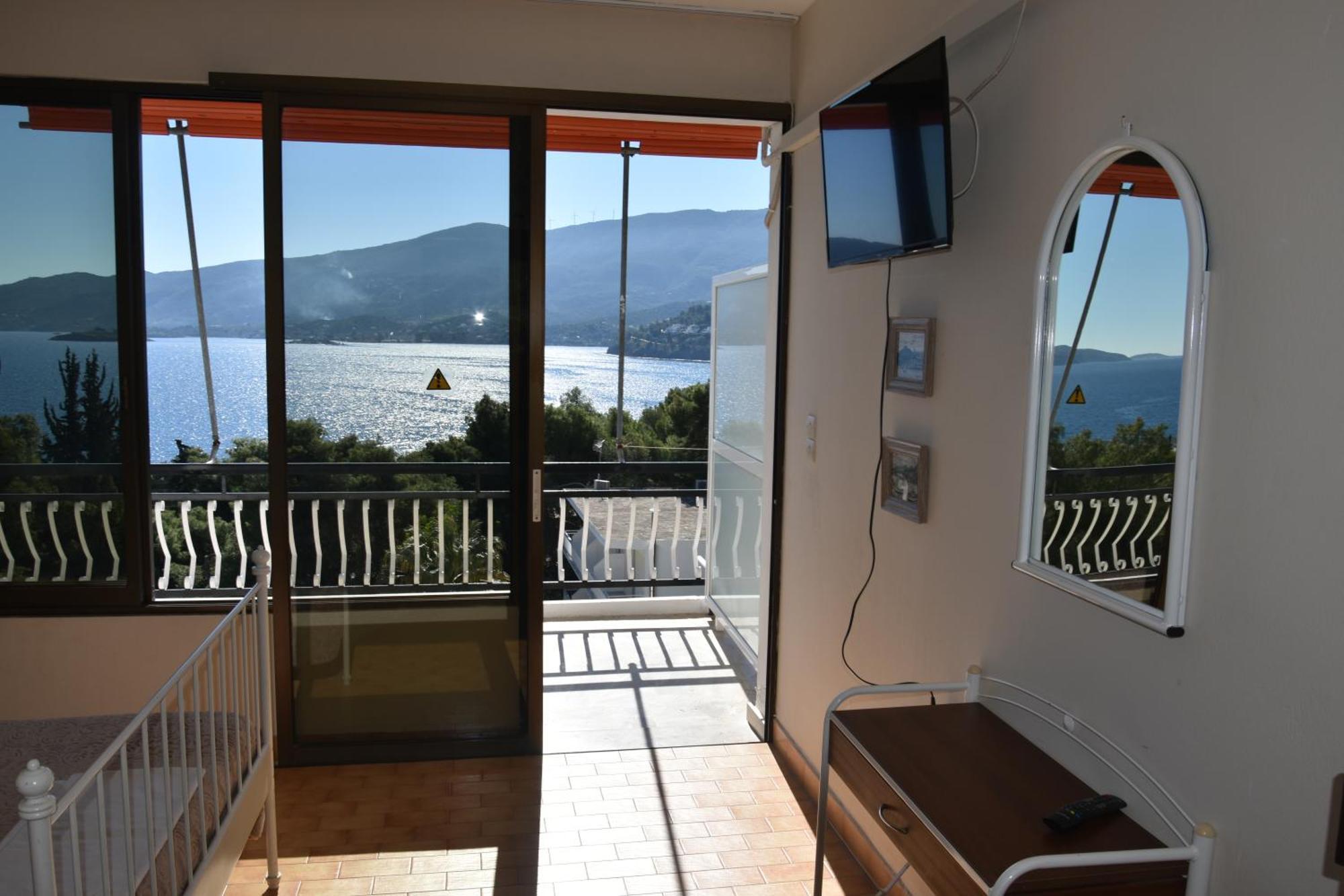 Lions 2 Studios & Apartments, Poros Island. Poros Town Exteriör bild