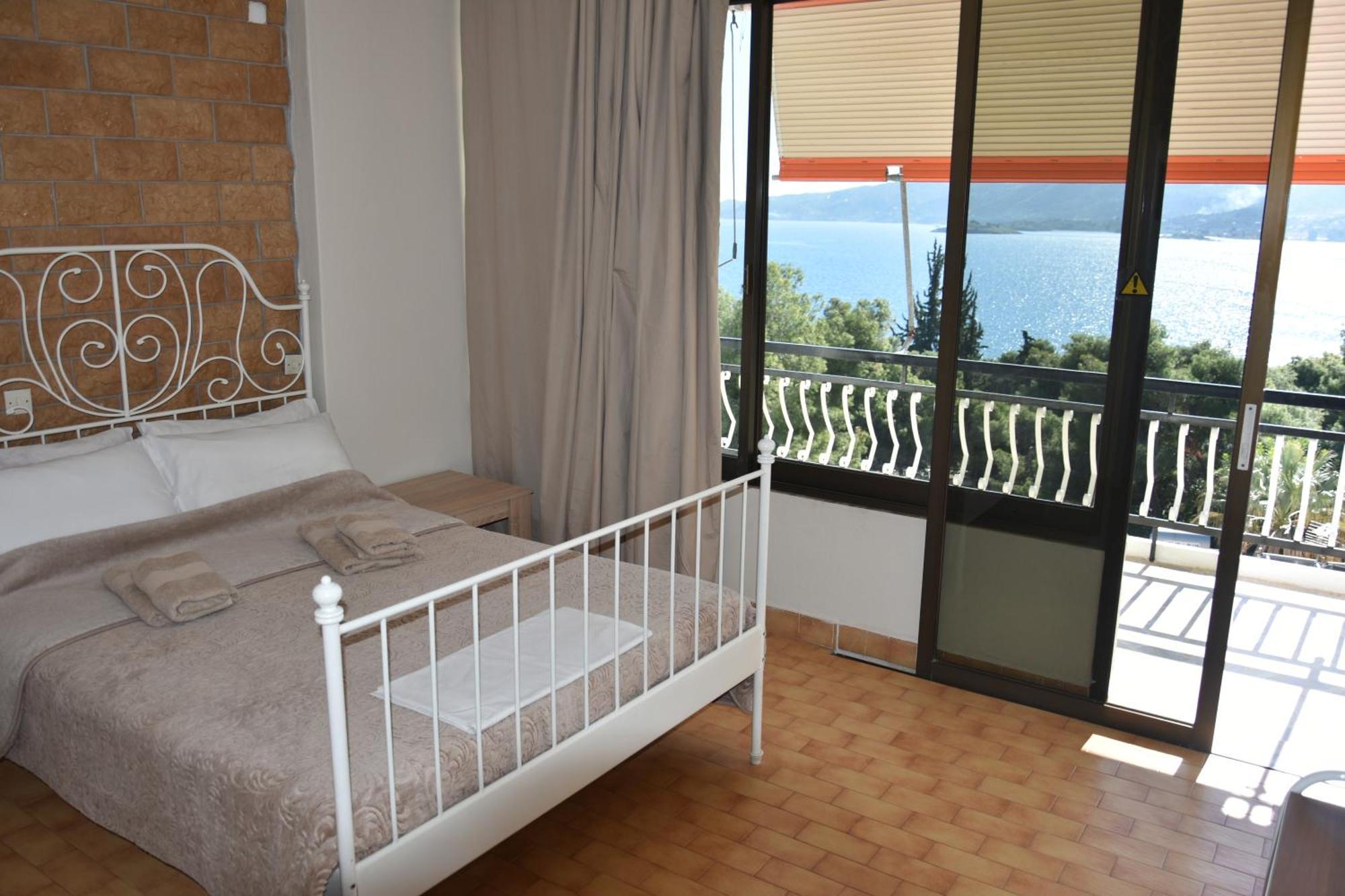 Lions 2 Studios & Apartments, Poros Island. Poros Town Exteriör bild