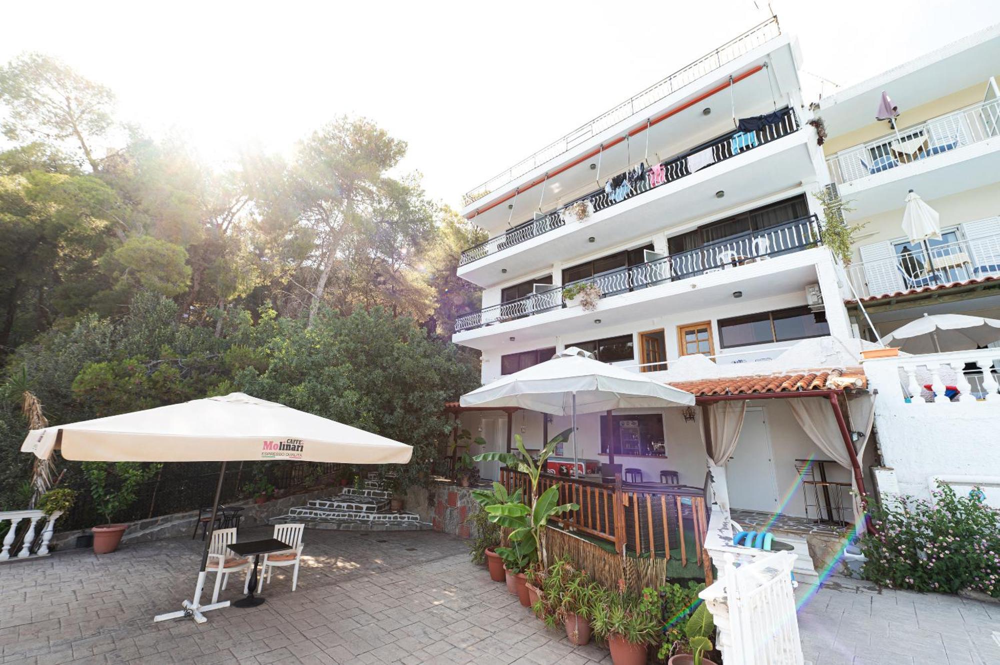Lions 2 Studios & Apartments, Poros Island. Poros Town Exteriör bild