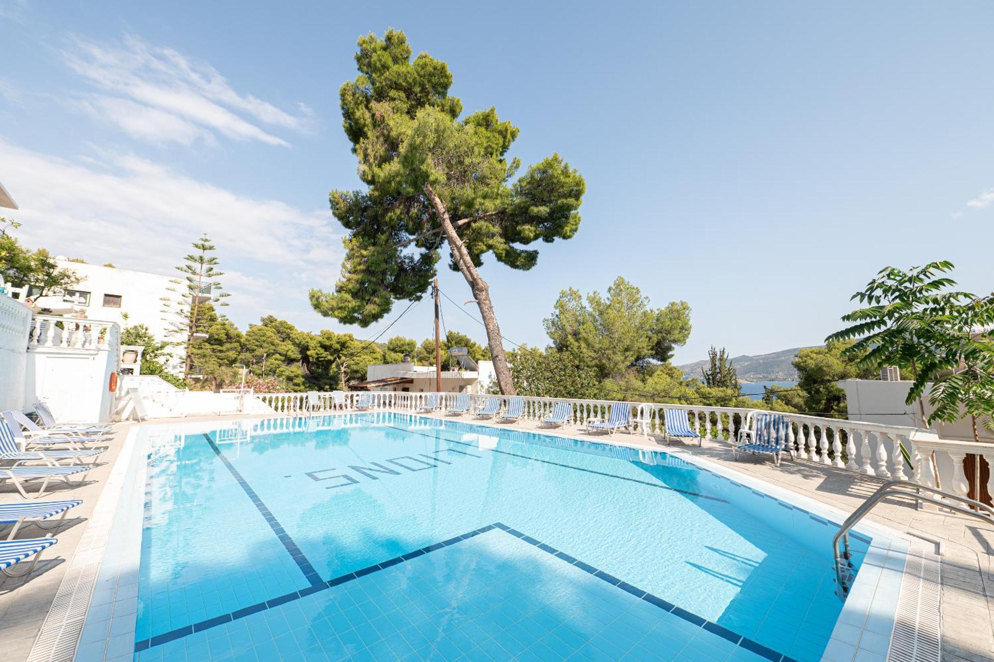 Lions 2 Studios & Apartments, Poros Island. Poros Town Exteriör bild