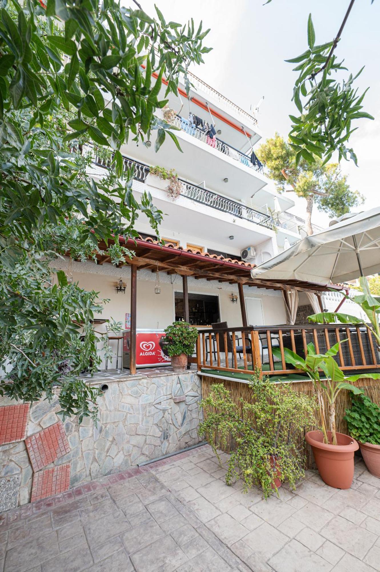 Lions 2 Studios & Apartments, Poros Island. Poros Town Exteriör bild