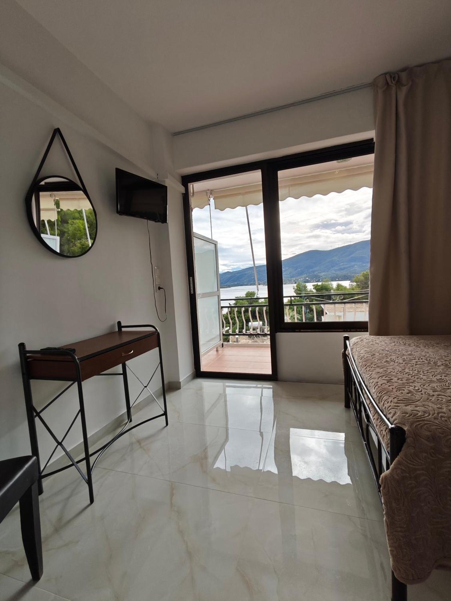 Lions 2 Studios & Apartments, Poros Island. Poros Town Exteriör bild