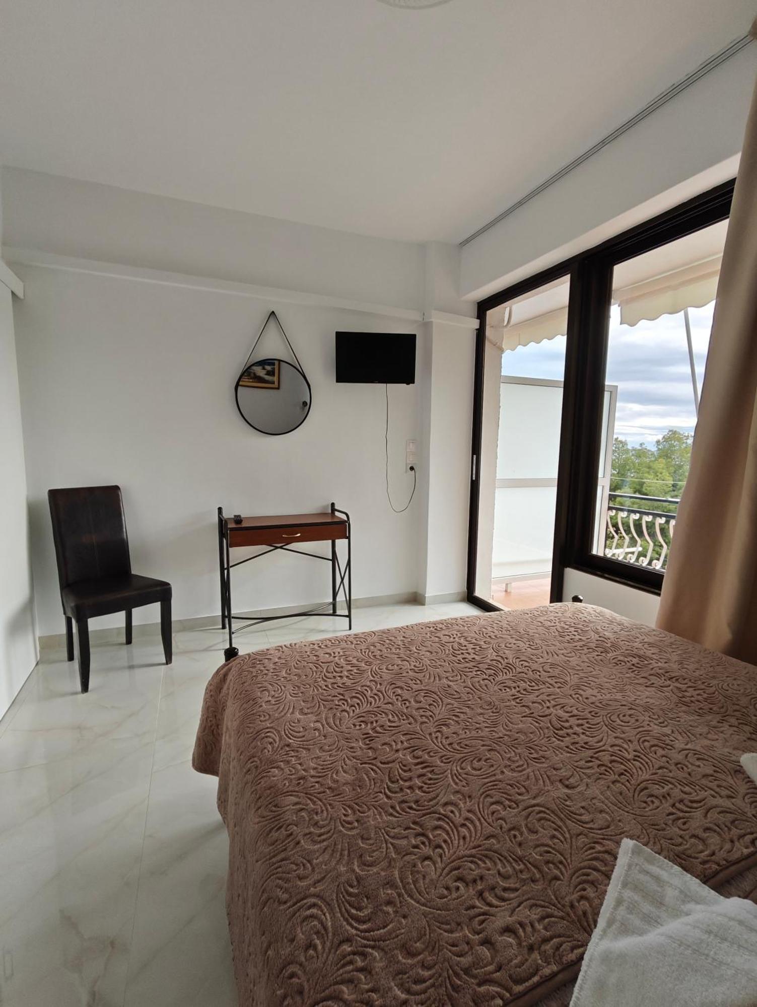 Lions 2 Studios & Apartments, Poros Island. Poros Town Exteriör bild