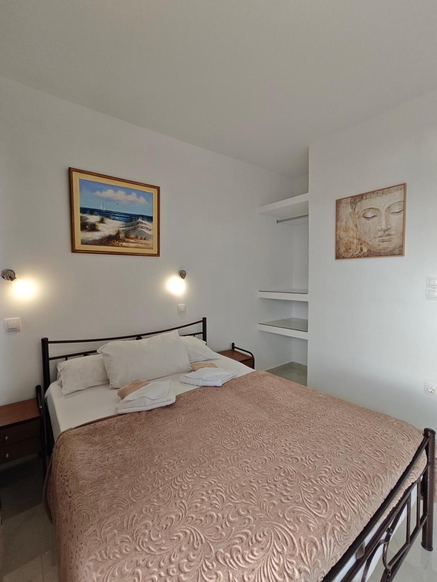 Lions 2 Studios & Apartments, Poros Island. Poros Town Exteriör bild