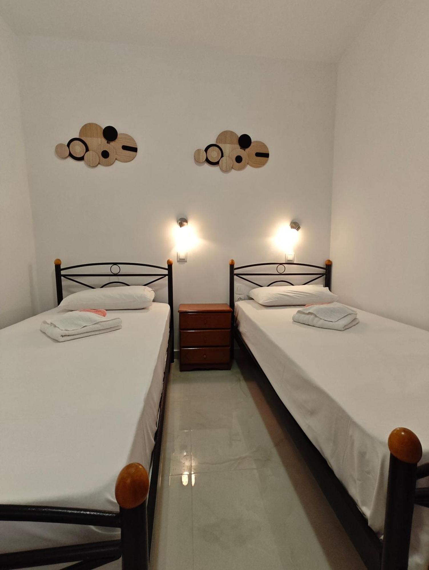 Lions 2 Studios & Apartments, Poros Island. Poros Town Exteriör bild