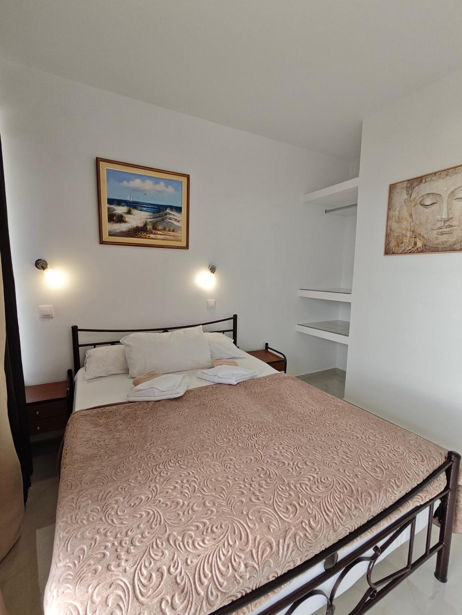 Lions 2 Studios & Apartments, Poros Island. Poros Town Exteriör bild